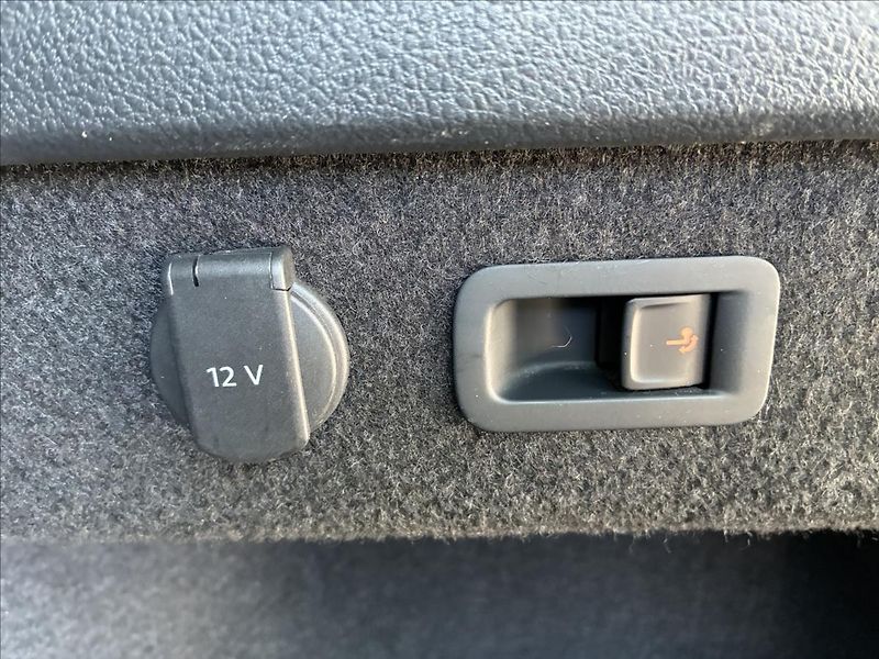 Volkswagen Passat 2,0 TDI,TAŽNÉ,WEBASTO - fotka 14 z 30