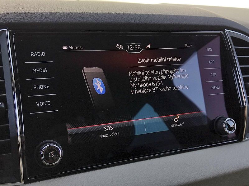 Škoda Karoq (2021) Style Comfort 2,0 Tdi 110 Kw 4 - fotka 14 z 39