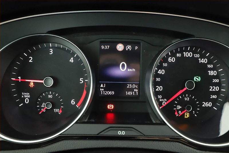 Volkswagen Passat (2021) Elegance 2.0 TDI - fotka 8 z 18