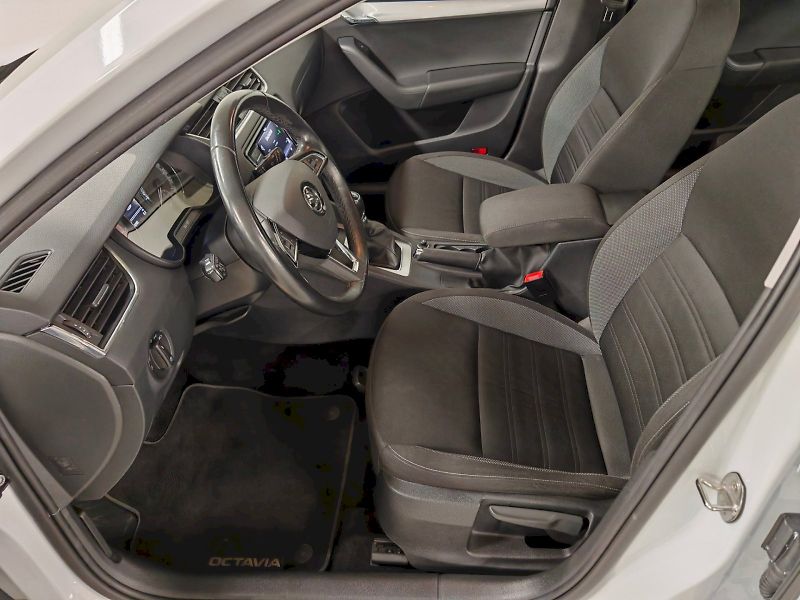 Škoda Octavia (2018) 1.0 TSI 85 kW Ambition Plus - fotka 17 z 25