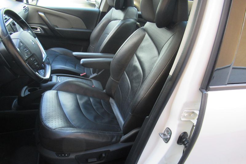 Citroën C4 Picasso 2.0 HDi AT PANORAMA NAVIGACE - fotka 18 z 32