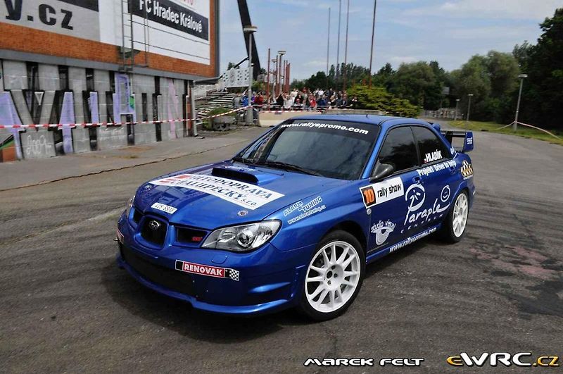 Jiří Hladík se svým zbrusu novým vozem Renault Clio Rally5 Phase II.