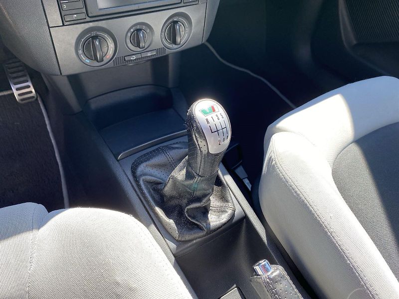 Škoda Fabia (2006) 1.9 TDI RS - fotka 12 z 24