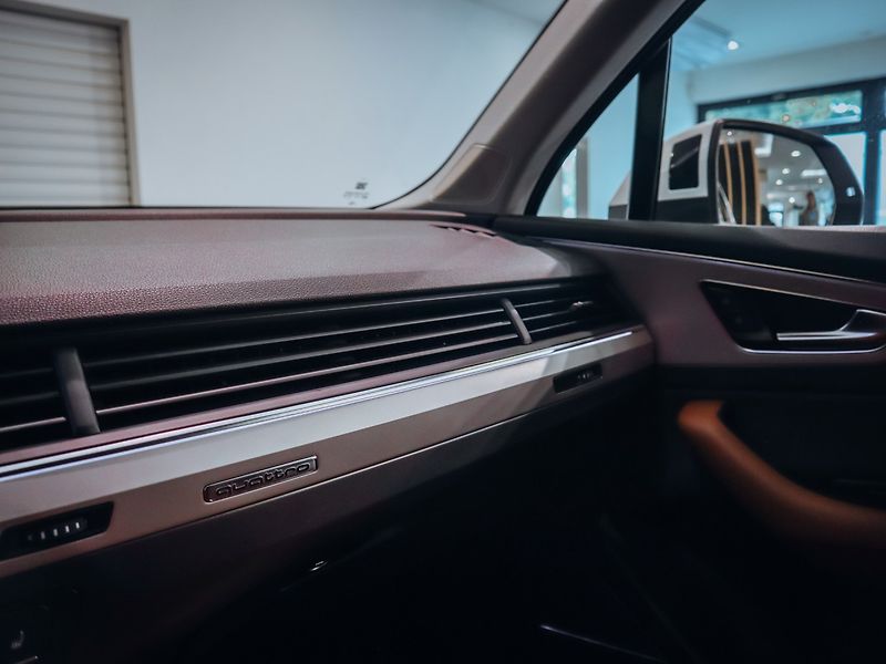 Audi Q7 3.0 245kw - fotka 16 z 29