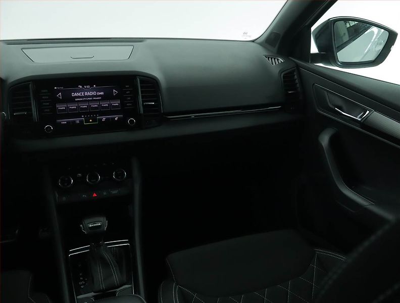 Škoda Karoq (2023) Sportline 1.5 TSI - fotka 8 z 16