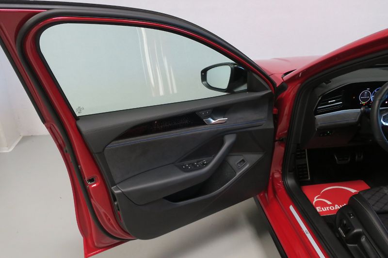 Volkswagen Passat Variant (2024) R-Line 2,0TDI 142kW 4M Nez.Top - fotka 8 z 50