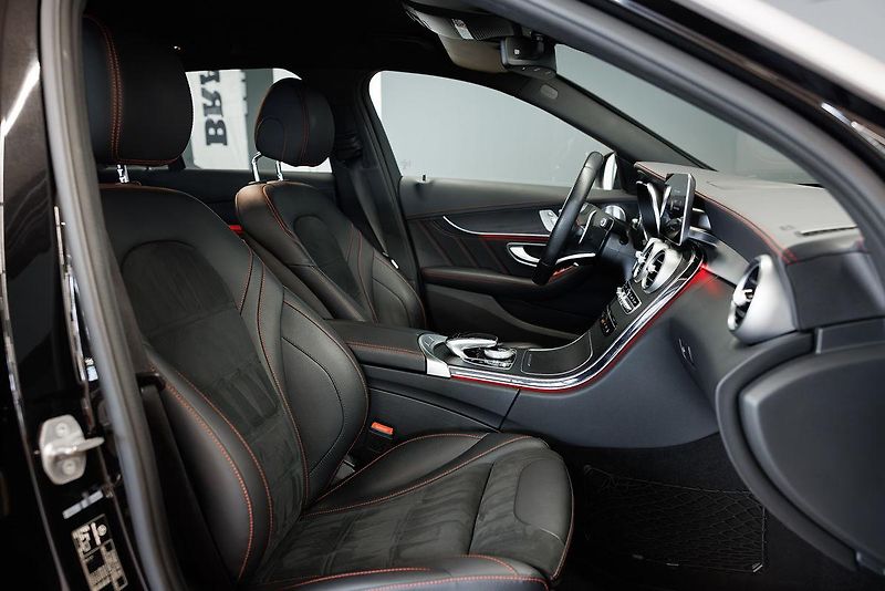 Mercedes-Benz Třídy C (2019) C43 AMG V6 Biturbo 4Matic - fotka 26 z 44