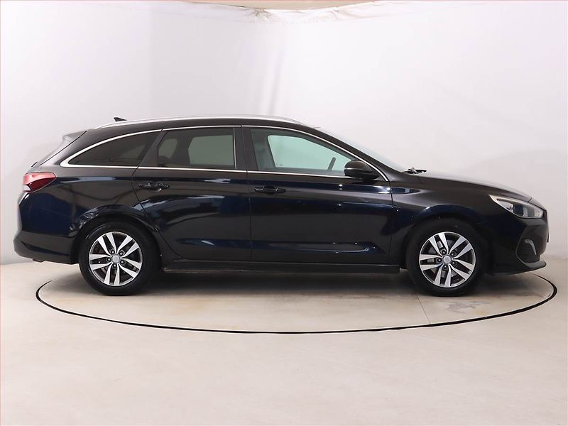 Hyundai i30 (2020) 1.6 CRDi, Tempomat - fotka 6 z 20