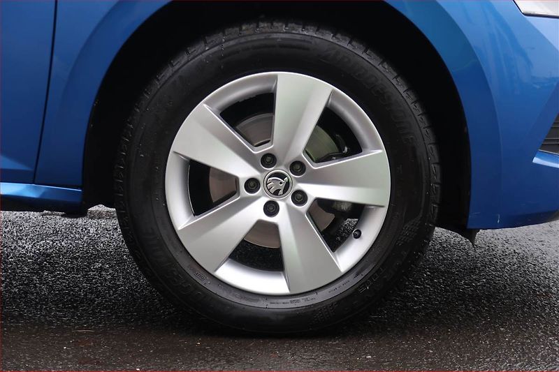 Škoda Kamiq (2021) Ambition 1.0 TSI, Tempomat - fotka 14 z 16