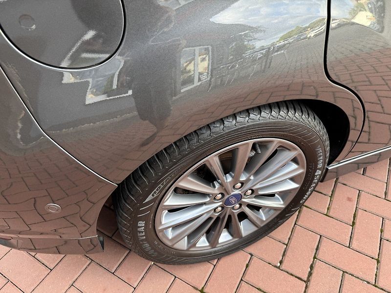 Ford C-MAX (2018) 1.5i Ecoboost Automat Xenony - fotka 46 z 48