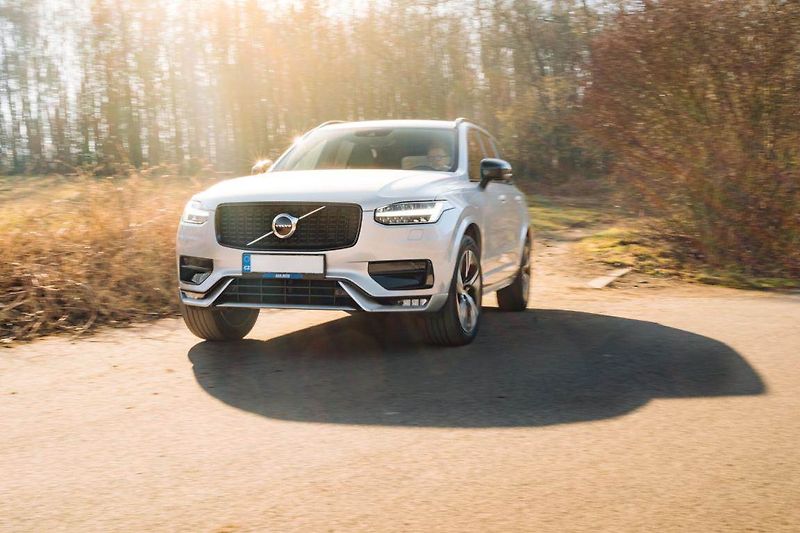 Volvo XC90 (2022) B5 AWD - fotka 27 z 28