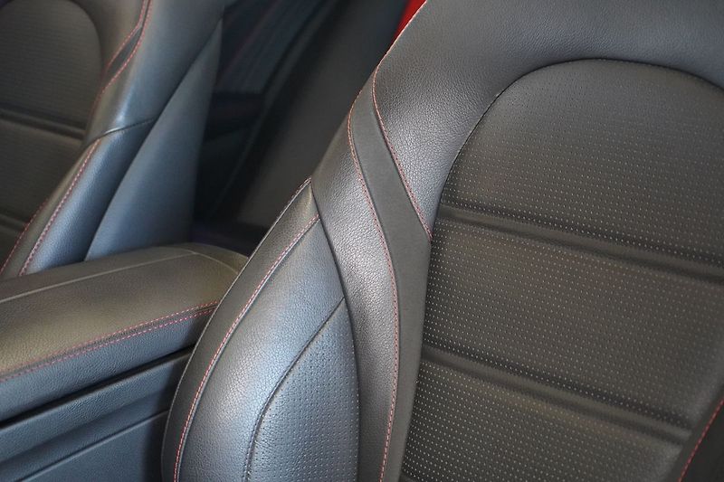 Mercedes-Benz Třídy C C43 AMG 4MATIC, Ventilace, HUD - fotka 21 z 47