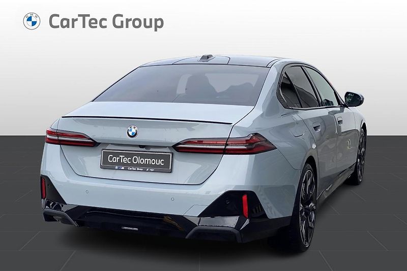 BMW Řada 5 540d xDrive Sedan - fotka 7 z 9