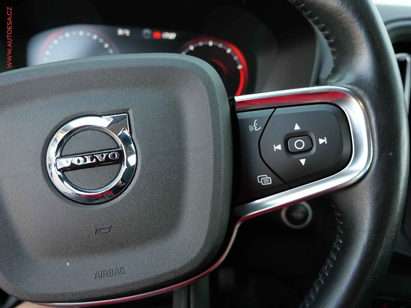 Volvo XC40 (2021) 1.5T, 1.maj,ČR, Momentum, AT - fotka 13 z 28