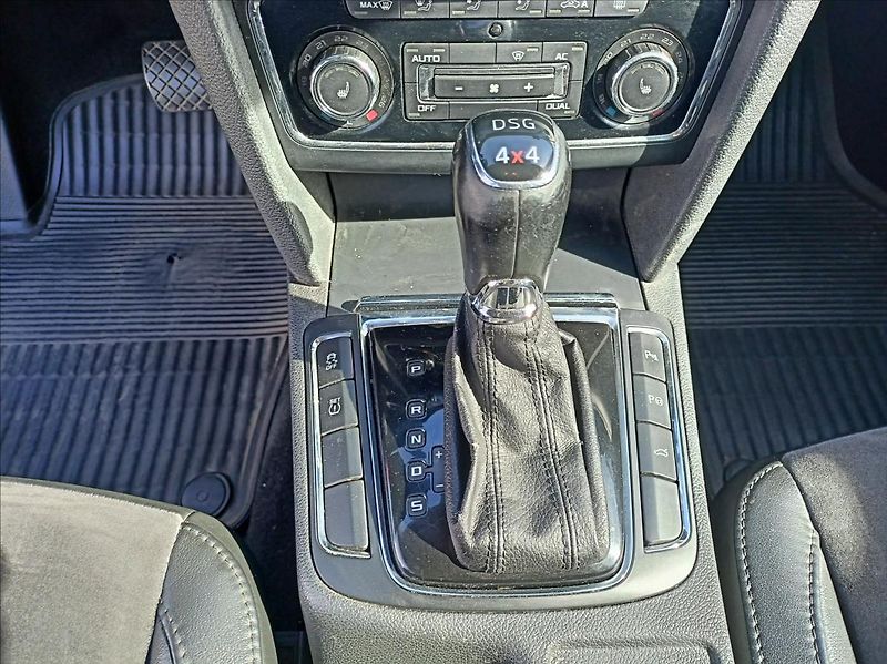Škoda Superb 2,0   DSG 4x4 - fotka 11 z 13
