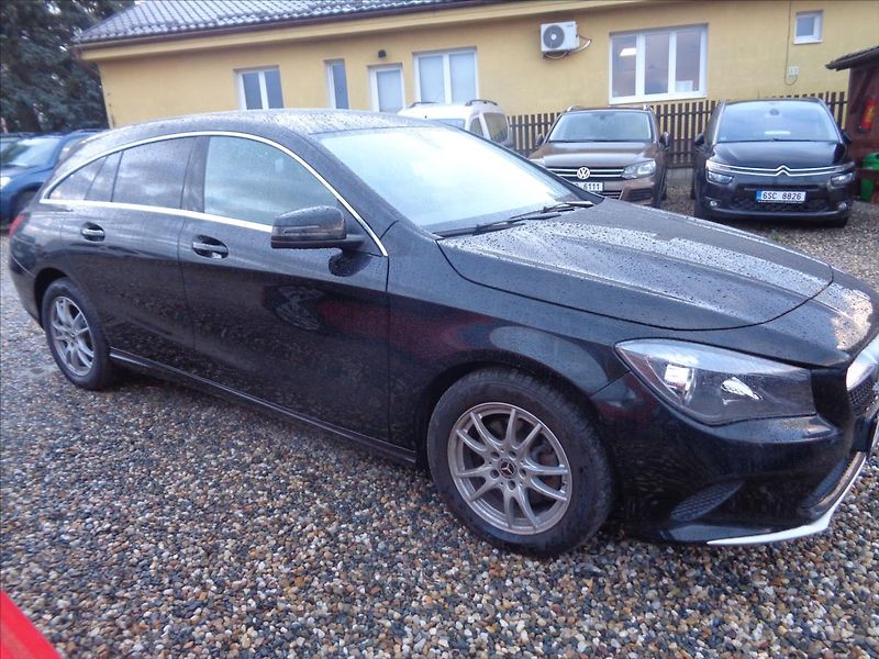 Mercedes-Benz CLA 2,2   200 D - fotka 13 z 14