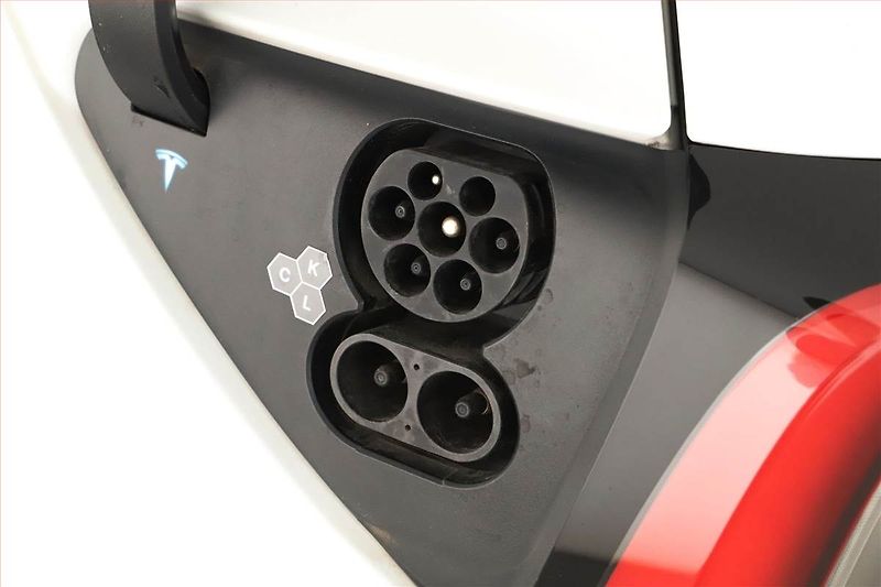 Tesla Model 3 (2024) Long Range 4WD 79kWh, SoH 89% - fotka 20 z 21