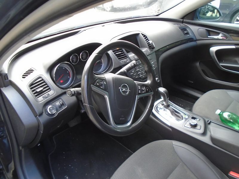 Opel Insignia (2011) 2.0 CDTi Combi 4X4 Automat - fotka 9 z 16