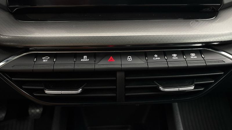 Škoda Octavia 2.0 TDI Ambition Combi - fotka 13 z 24