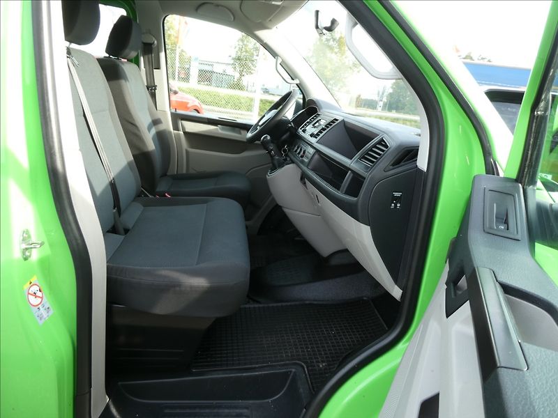 Volkswagen Transporter 2,0 TDi 75kW L2H2,9.míst,2xkol - fotka 26 z 48