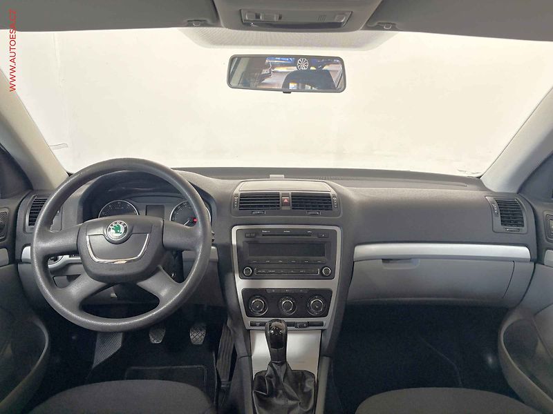 Škoda Octavia (2010) 1.6i, AC, výhřev sed - fotka 8 z 14