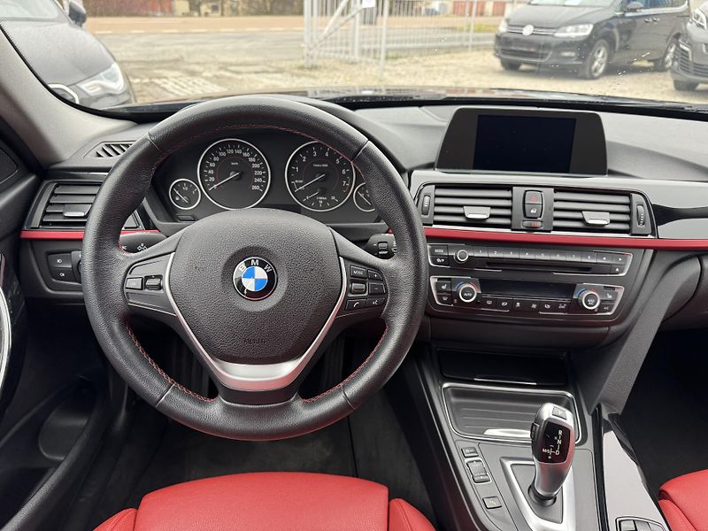 BMW Řada 3 (2013) BMW 320i 135Kw sport AT - fotka 24 z 33