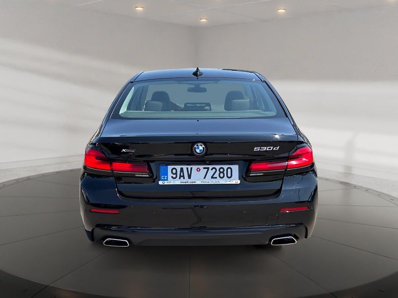 BMW Řada 5 (2023) xDRIVE 530d 210kW 4x4 CZ DPH - fotka 5 z 11