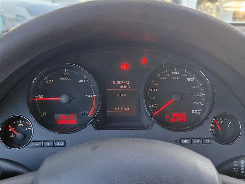 Seat Exeo 2,0 TDI Hezký stav - fotka 20 z 24