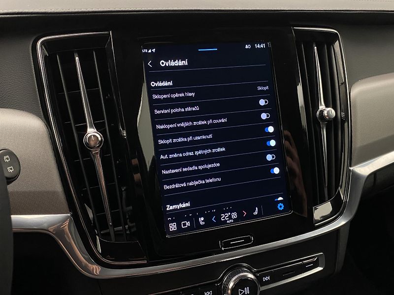 Volvo V90 CC B4 AWD BRIGHT PLUS AUT CZ - fotka 42 z 49