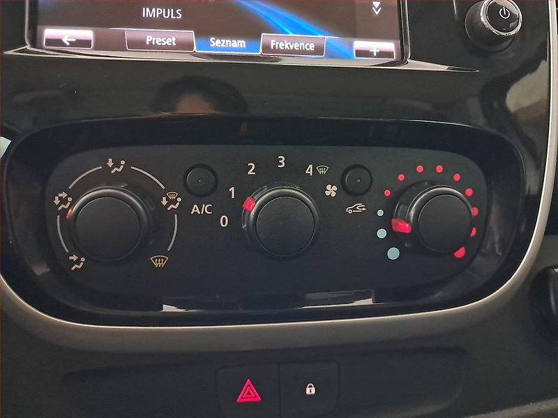 Renault Trafic (2017) 1.6 dCi, Bus, 8Míst, ČR, DPH - fotka 15 z 19