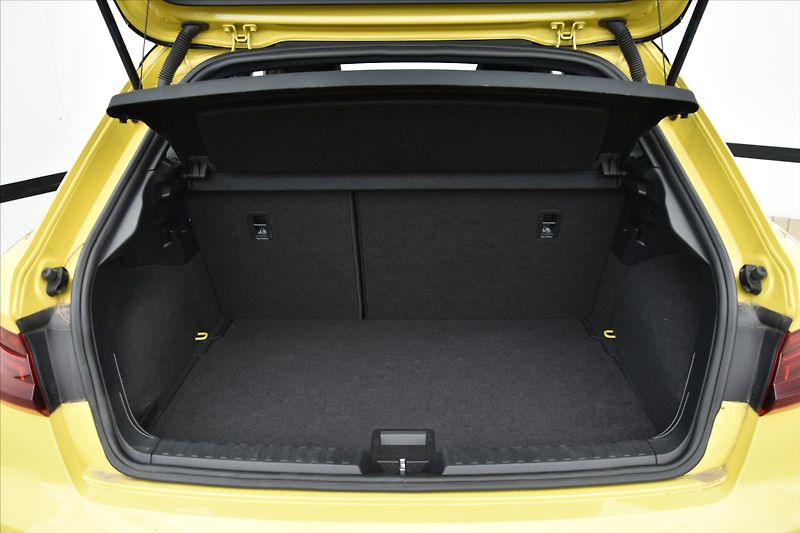 Audi A1 40TFSI 147kW S-LINE SERV.KNIHA - fotka 14 z 31