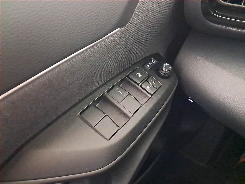 Toyota Yaris Cross (2024) 1.5 VVT-iE E-Four - fotka 17 z 17