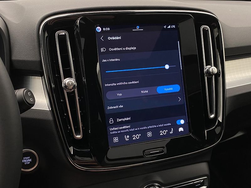Volvo XC40 (2026) B3 AUT DARK PLUS - fotka 48 z 60