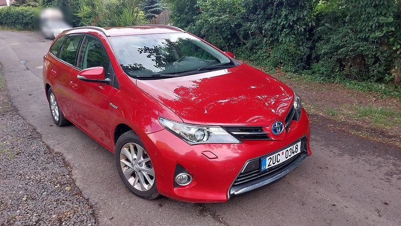 Toyota Auris (2014) Hybrid, Automat, Serv. knizka - fotka 2 z 13