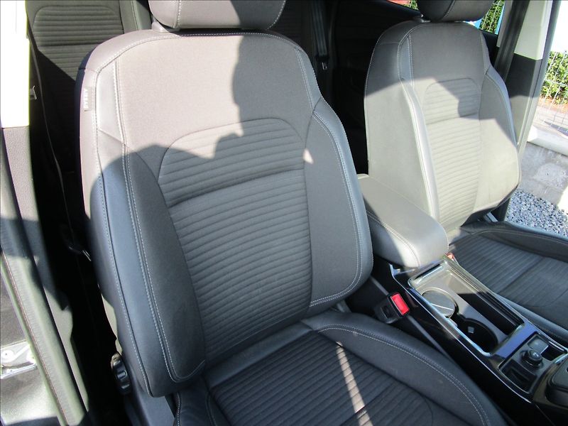 Ford Kuga 2.0TDCi 132kW AWD, automat - fotka 19 z 41