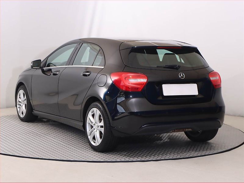 Mercedes-Benz Třídy A (2014) A 180 d, Xenony, Park. senzory - fotka 4 z 17