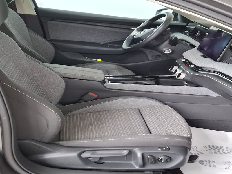 Škoda Superb (2024) SELECTION TD 110/2.0 A7F - fotka 7 z 30