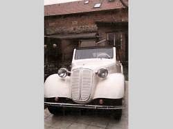 Nádherně zrekonstruovaná Tatra 57B roadster s karosérií od firmy Odřich Uhlík z Prahy Strašnic.