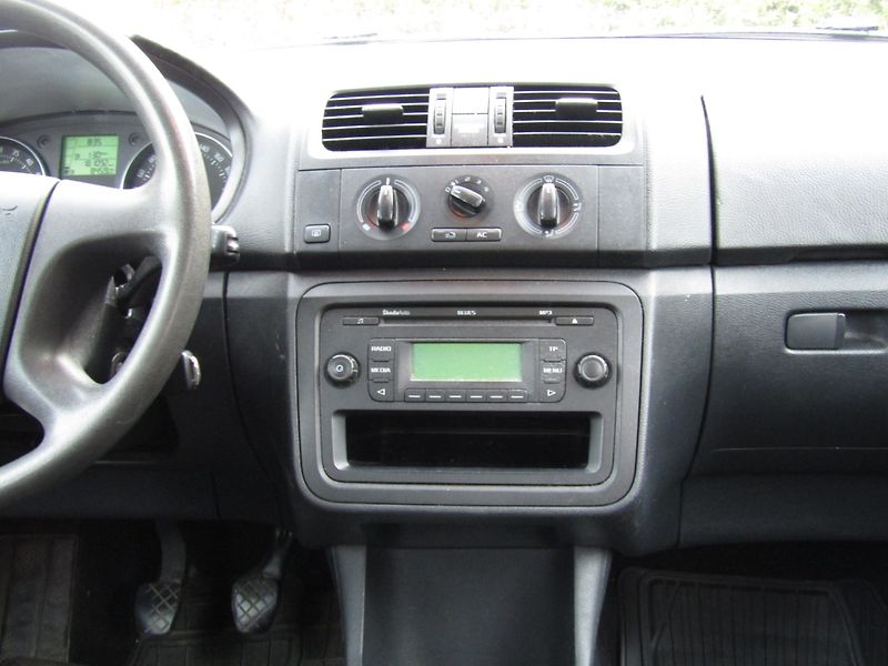 Škoda Roomster (2011) 1.6 TDI 66kW - fotka 17 z 36