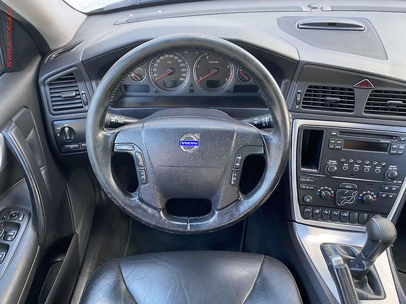 Volvo V70 (2005) 2.4 D, Momentum, xenon - fotka 11 z 17