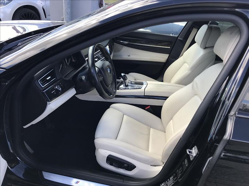 BMW Řada 7 3,0   xDrive M-paket - fotka 8 z 14