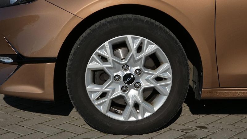 Kia Ceed 1.5 T-GDI 118kW SPIN - fotka 21 z 22