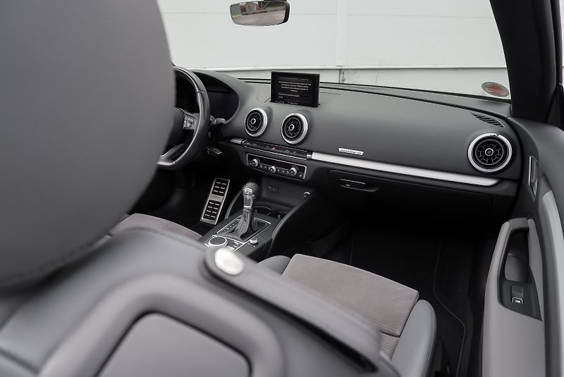 Audi A3 2.0 TFSI 140kW S-LINE QUATTRO - fotka 30 z 37