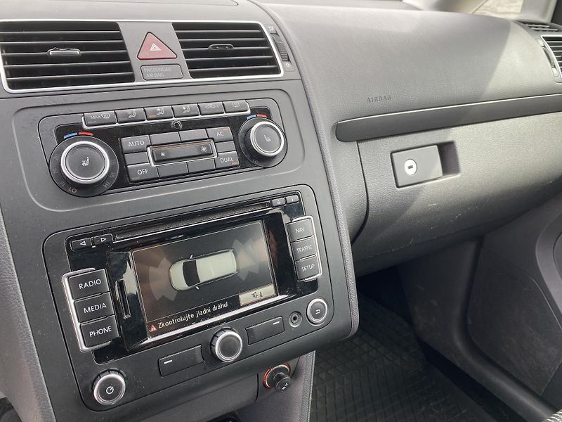 Volkswagen Touran 2.0TDi 140PS DSG TAŽNÉ - fotka 44 z 47