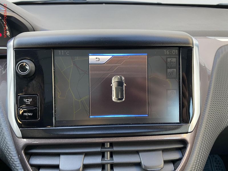 Peugeot 2008 (2014) 1.6 e-HDi, Navi, kamera - fotka 18 z 19
