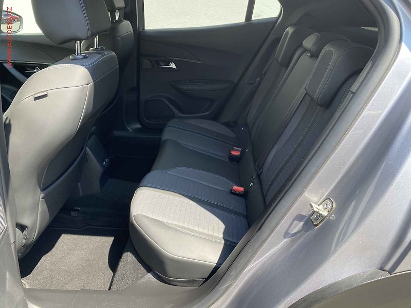 Peugeot 2008 (2021) 1.2PT, Allure, TZ, navi - fotka 10 z 18