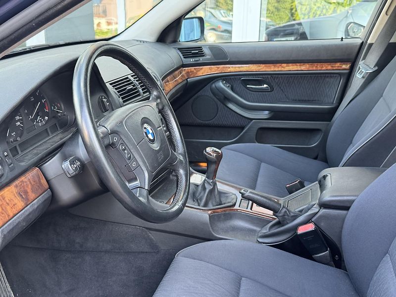 BMW Řada 5 (2000) 528i manuál RWD ČR - fotka 12 z 18