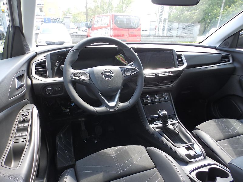 Opel Grandland (2023) 1.2Turbo 96kW - fotka 14 z 36