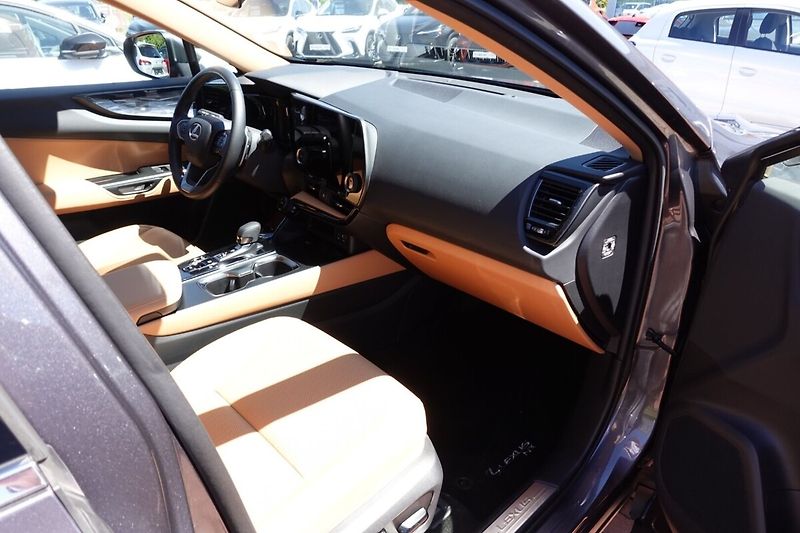 Lexus NX 350h NX350h Executive 4x4 - fotka 13 z 32