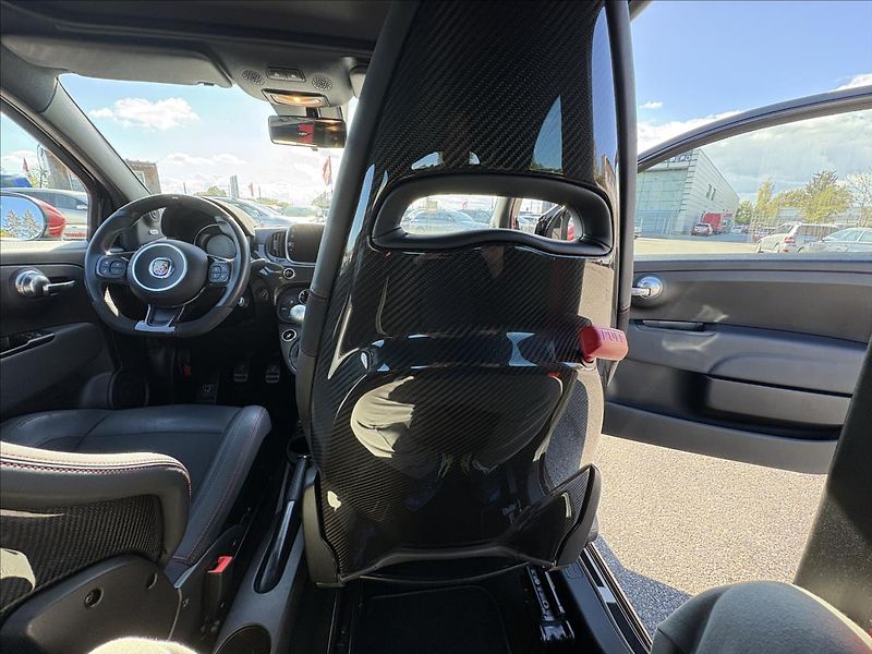 Abarth 595C 1,4 ESSEESSE 132 kW,Xenon,Navi - fotka 35 z 42